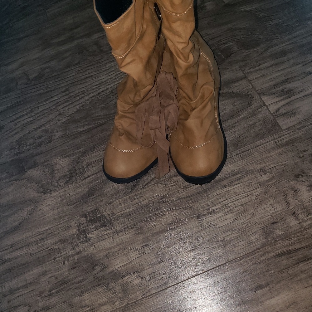 Boots - Picture 6 of 8